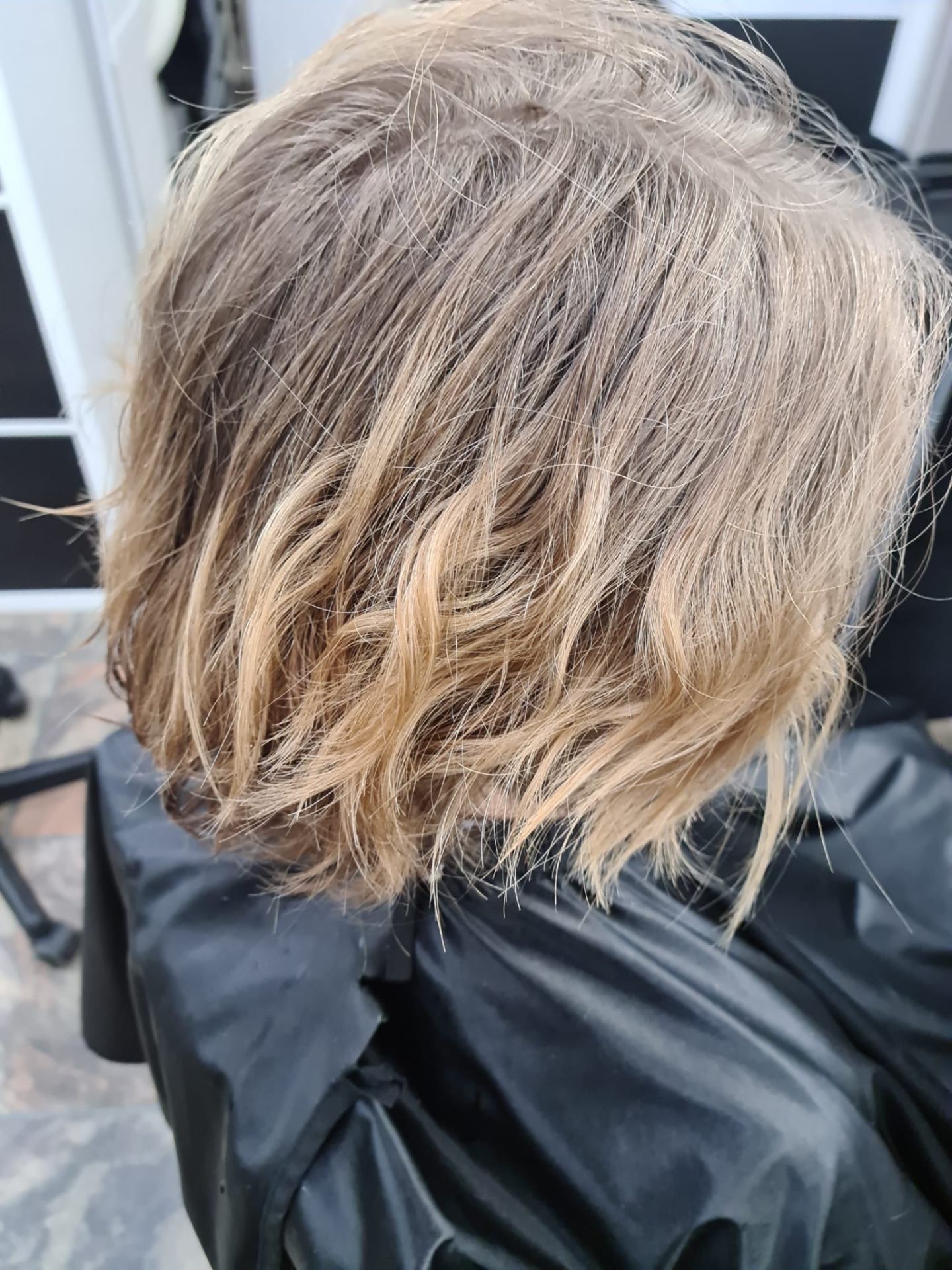 Blonder Bob mit weichen Wellen